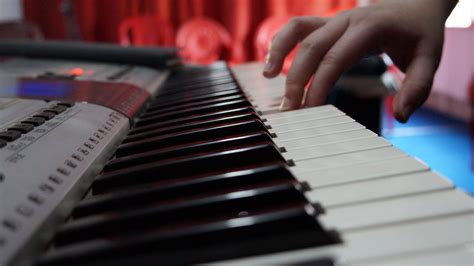 how to play piano keyboard.